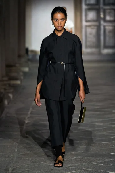 Look 14